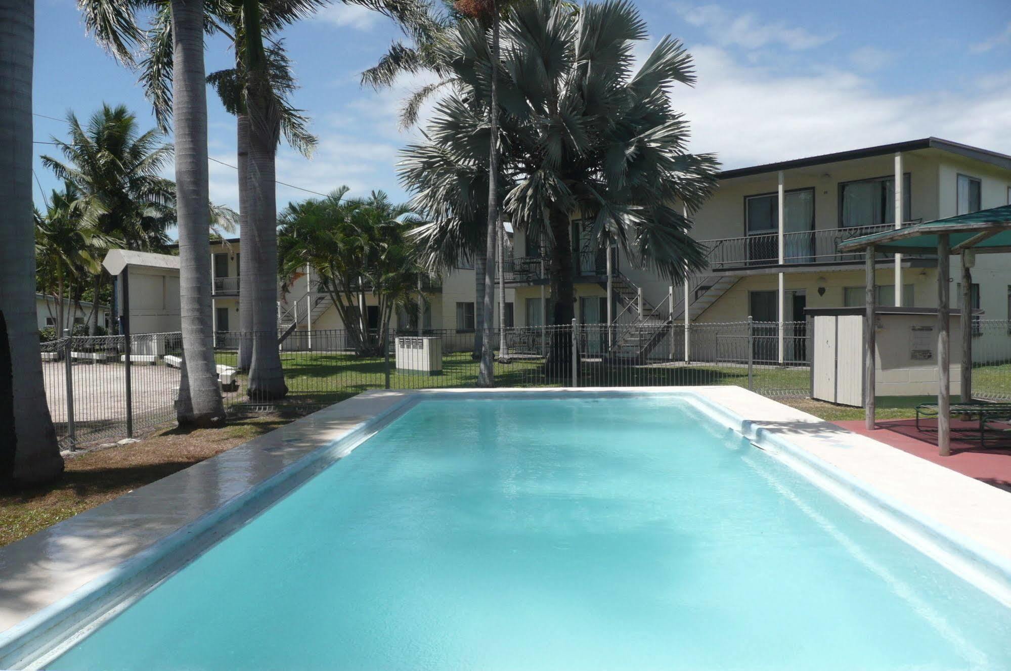 Ocean Breeze Apartments Bowen Eksteriør bilde